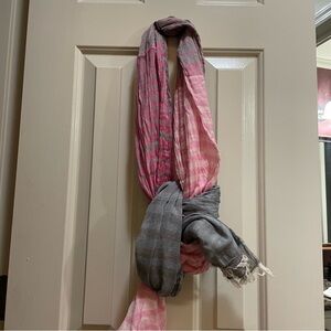 Gray and pink scarf